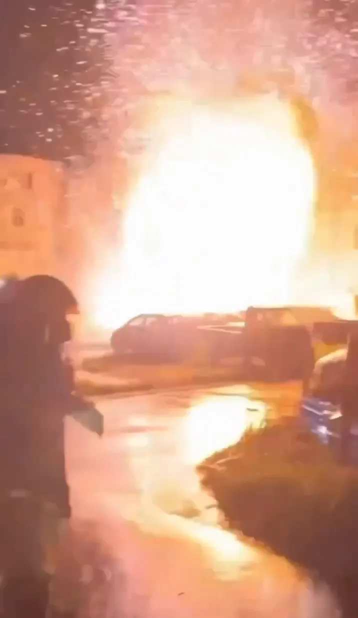 爆廢公社: 林永利
半夜台南安南區的火災爆炸😱😱😱

https://52886.net/post/84… - 爆料公社