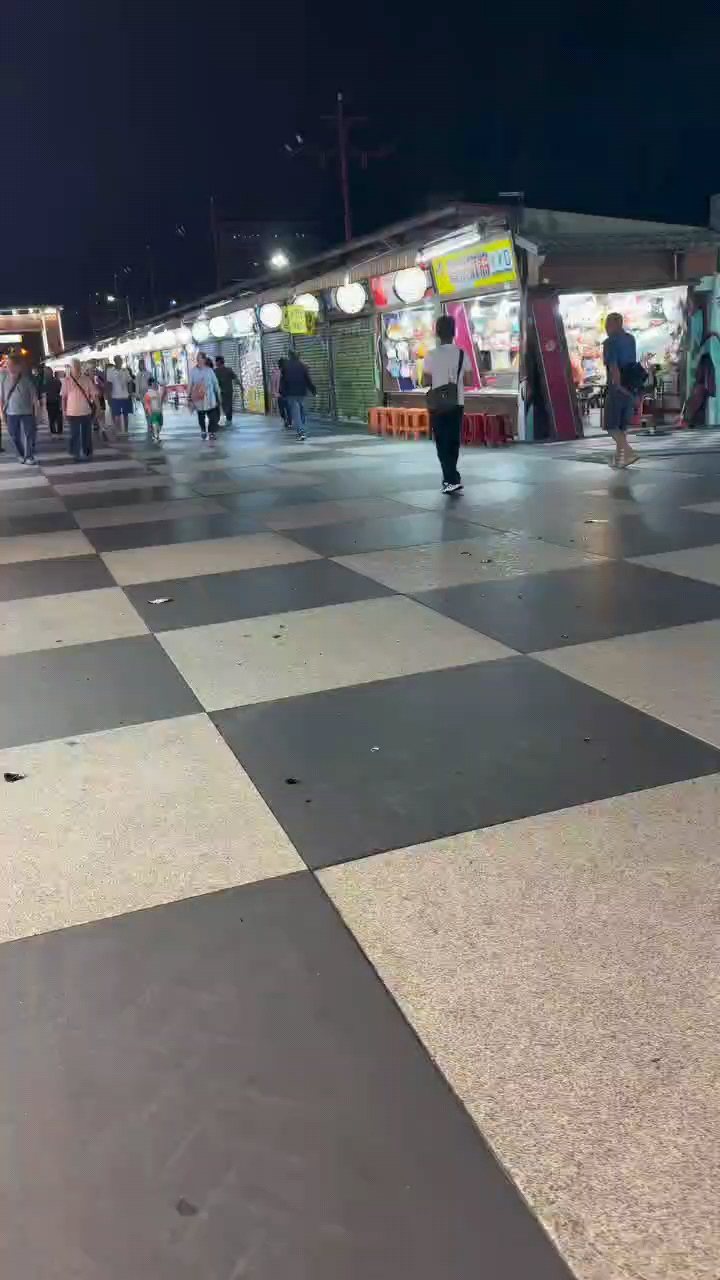 花蓮東大門夜市傳騷動！民眾見狀奔逃，警方逮捕持刀男子 - 爆料公社